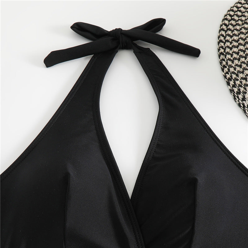 Women Bikini Set with geometric design and deep V-neck Mune Fashion