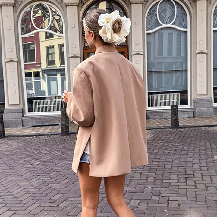 Women's oversized blazer with boxy silhouette, concealed closure and flap pockets Mune Fashion