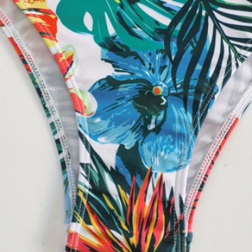 Women’s bandeau bikini set with tropical floral design Mune Fashion