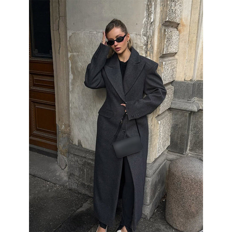Women's Maxi Wool Coat with Oversized Cut and Structured Shoulder Area Mune Fashion