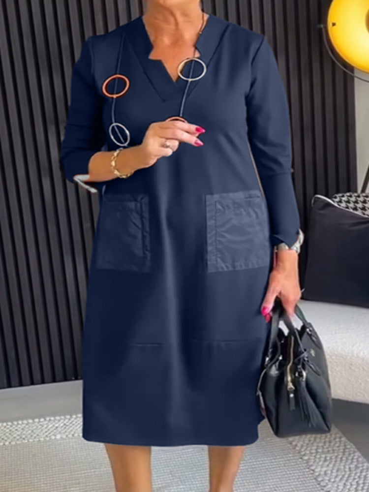 Women's knee-length, loosely falling dress with V-neck contrast pockets made of satin and three-quarter sleeves Mune Fashion