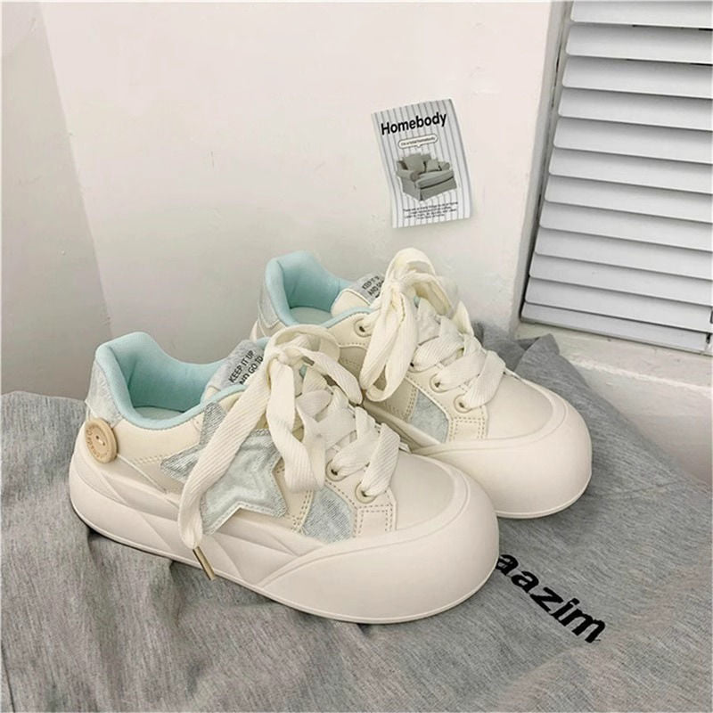 Women Sneakers with trendy star application and comfortable outsole Mune Fashion