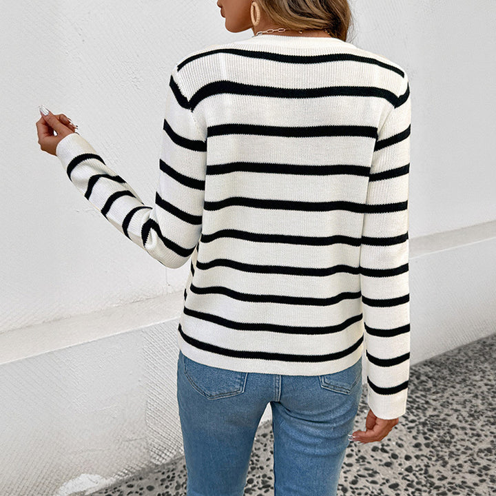 Women's finely knitted striped cardigan with round neckline, golden decorative buttons and patch pockets Mune Fashion