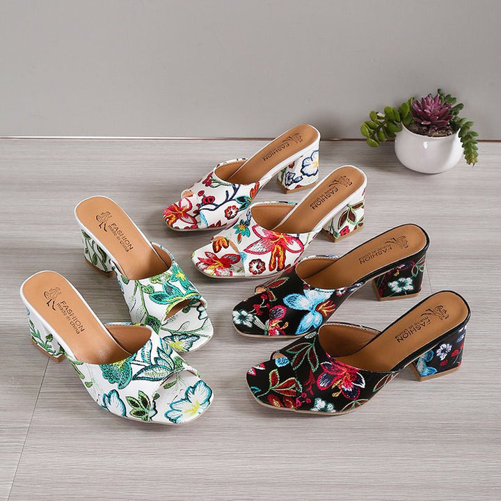 Damen Slip-On Mules mit floralem Allover-Print, mittelhohem Blockabsatz und gepolstertem Komfortfußbett Mune Fashion