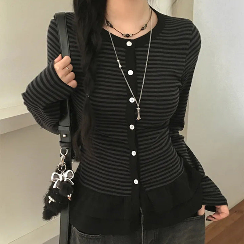 Women nan finer short cardigan with button placket, lace collar, and wavy hem Mune Fashion