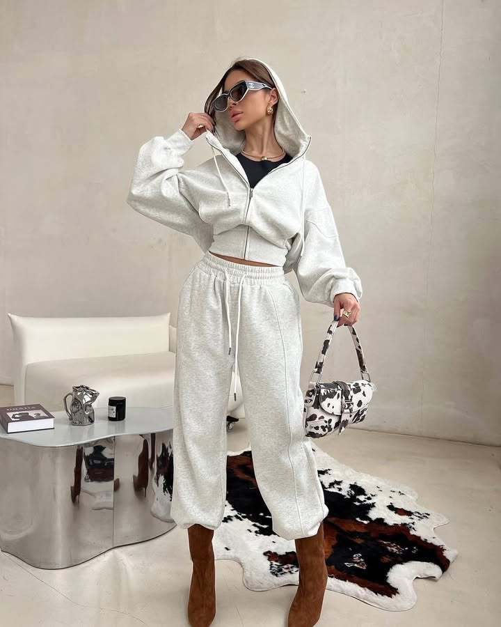 Ladies Two-Piece Loungewear Set with Short Zip Hoodie and High-Waisted Wide Jogging Pants Mune Fashion