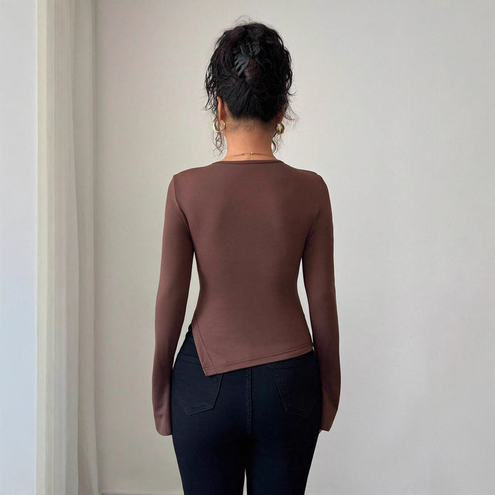 Women's form-fitting long-sleeve shirt with keyhole and ring application Mune Fashion