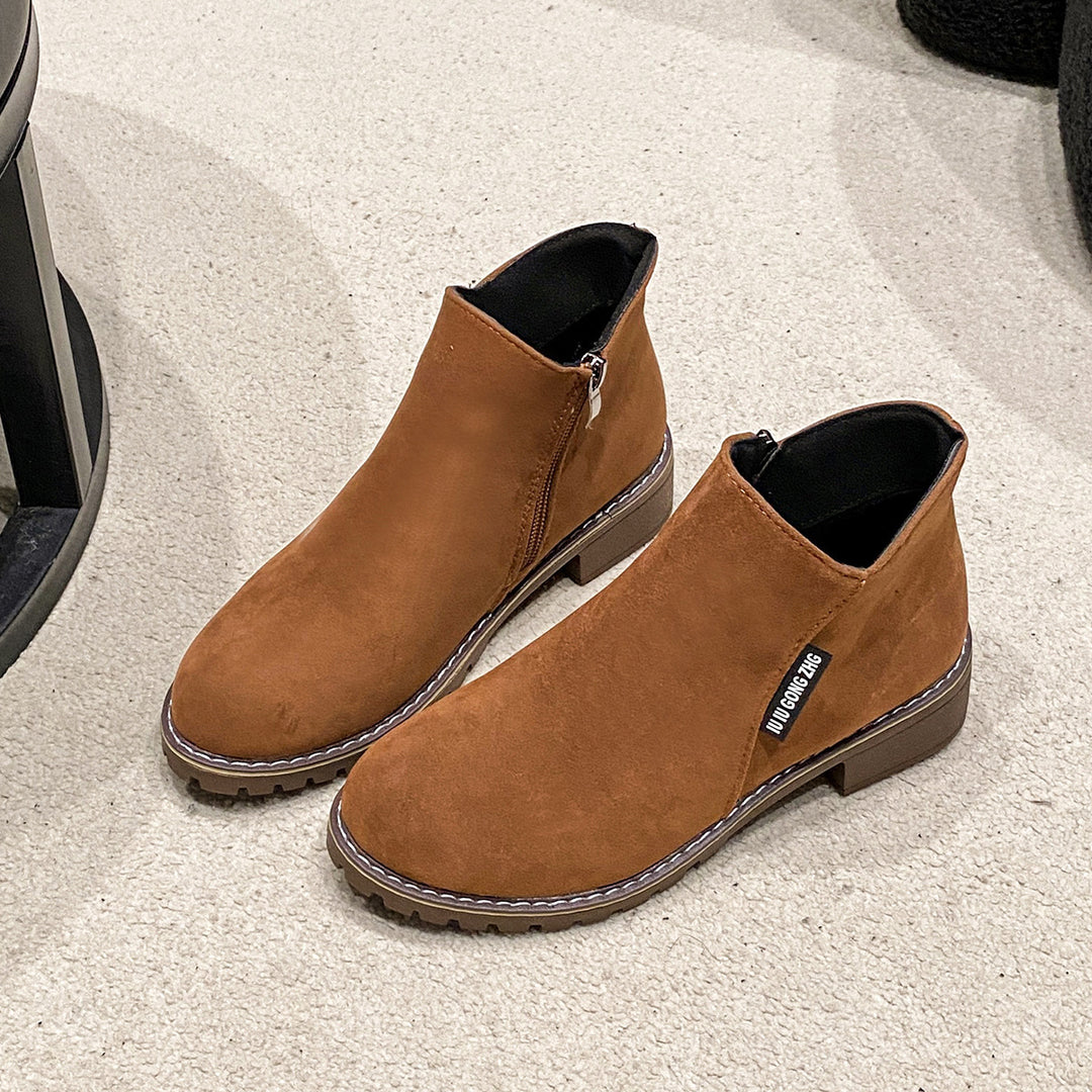 Ladies short zip ankle boot made of suede look with profiled tractor sole system and padded comfort lining Mune Fashion