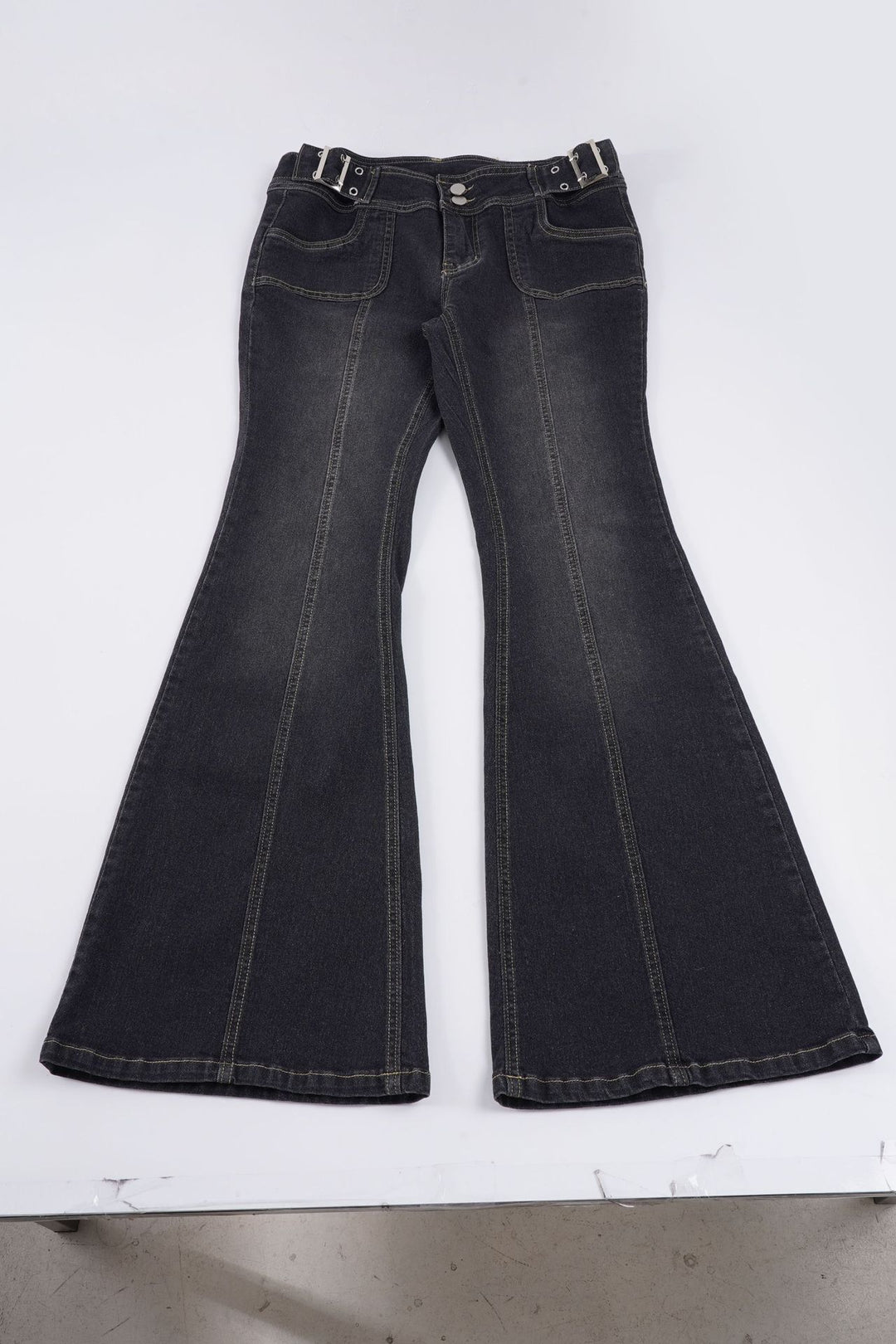 Ladies High-Waisted Flared Jeans with Center Seam and Decorative Belt Loops Mune Fashion