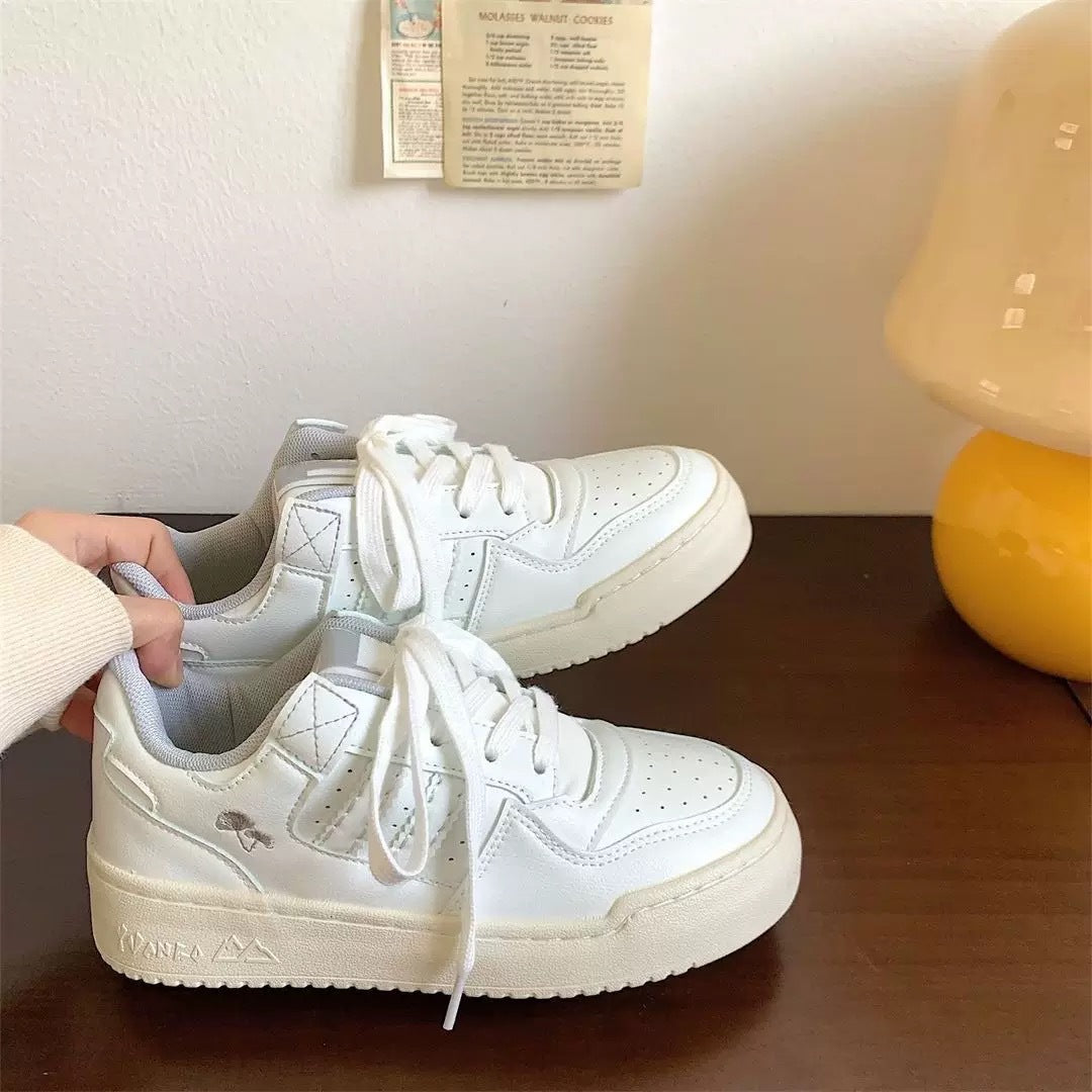 Women sneakers in classic design with breathable surface Mune Fashion
