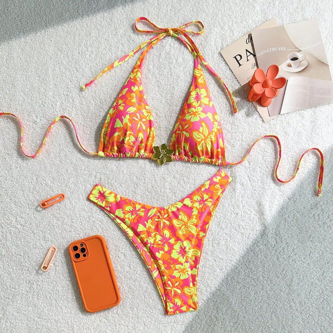Women Triangle Bikini with Playful Floral Pattern Mune Fashion