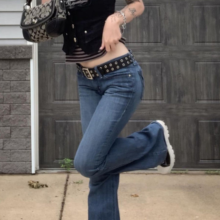 Ladies low rise flared jeans with slim thigh part and wide hem Mune Fashion