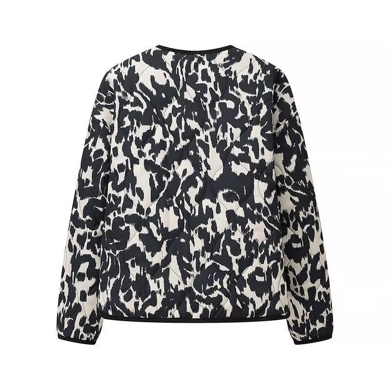 Women’s quilted jacket in oversized boxy cut with round neckline and abstract animal print Mune Fashion