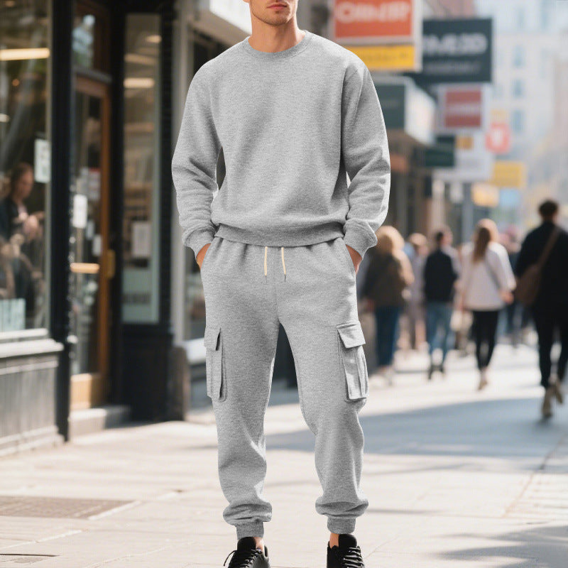 Men's utility cargo jogger made of French terry with multiple flaps & drawstring system
