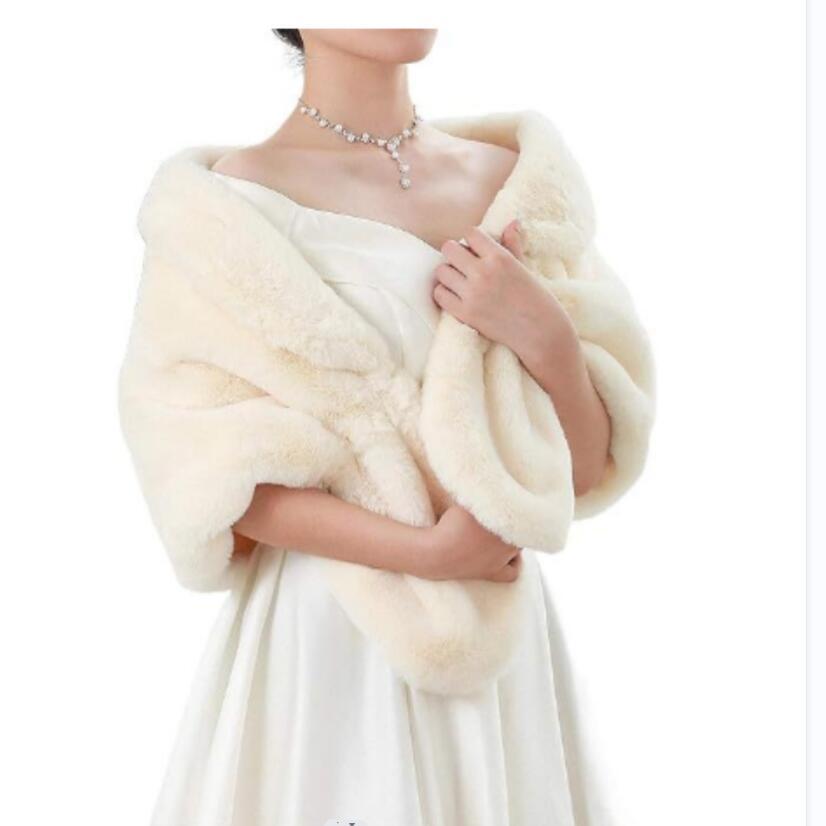 Women's elegant faux fur shoulder stole in capelet cut Mune Fashion