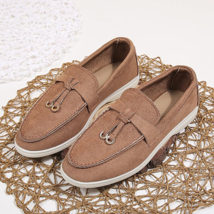 Damen Slipper-Loafer aus Velourslederoptik mit dekorativem Knotenriemen und leicht profilierter Gummisohle Mune Fashion