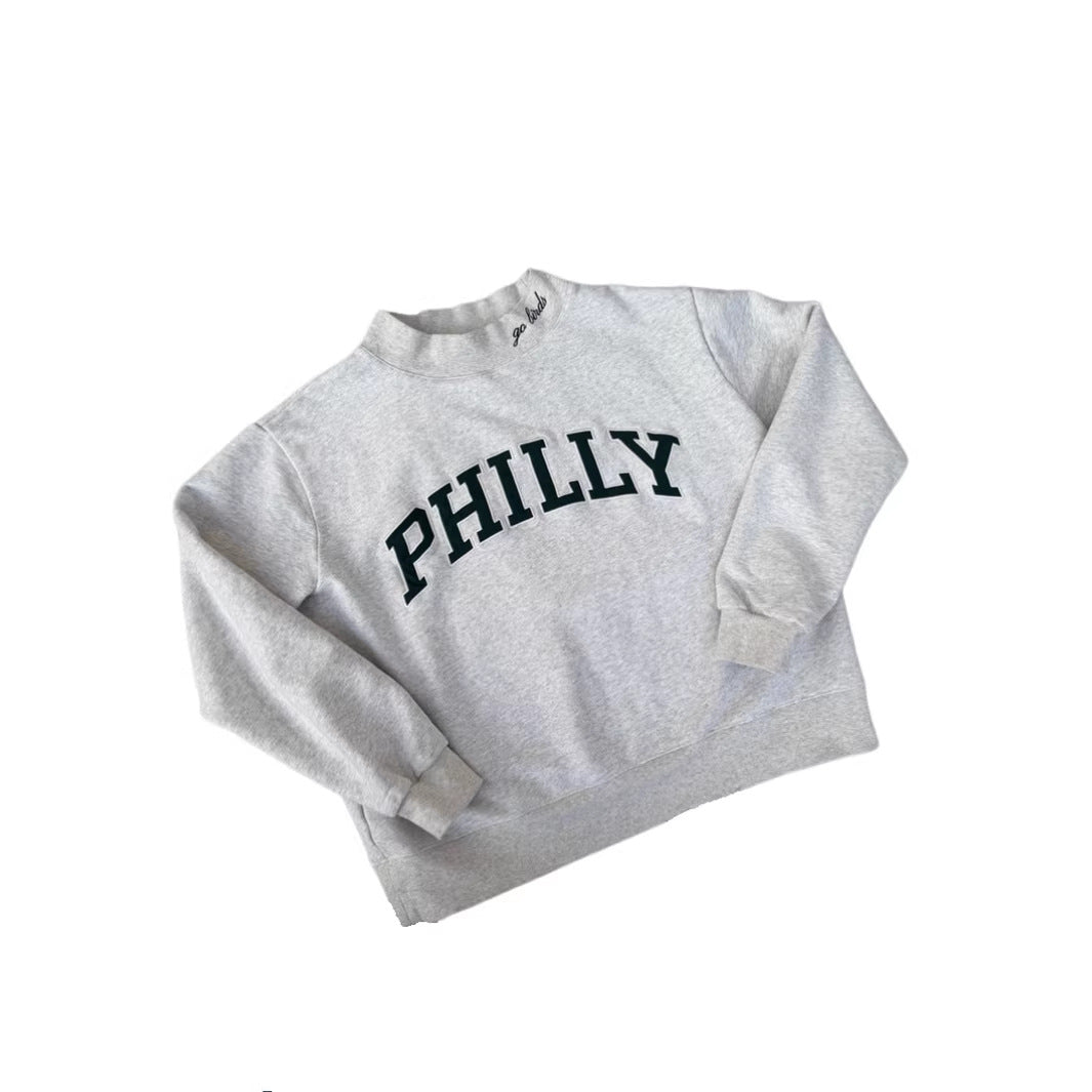 Women's oversized college sweatshirt with high stand-up collar and sewn-on lettering Mune Fashion