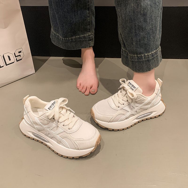 Women's sporty sneakers with modern design and comfortable cushioning Mune Fashion
