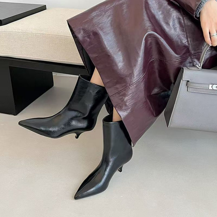 Ladies high-cuffed pointed ankle boots made of smooth leather with a slim silhouette Mune Fashion