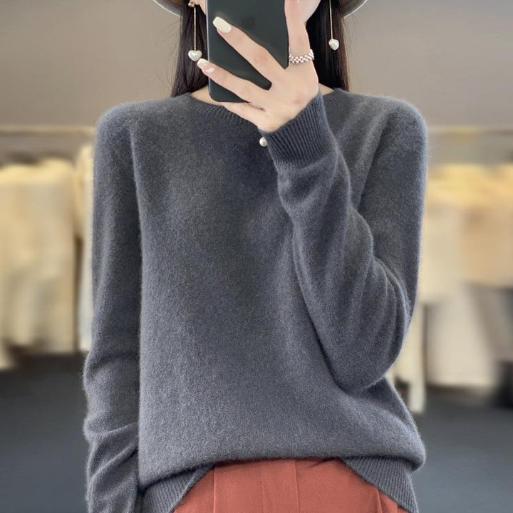 Ladies Loose Fine Knit Pullover with Round Neckline and Fluffy Angora Look Mune Fashion