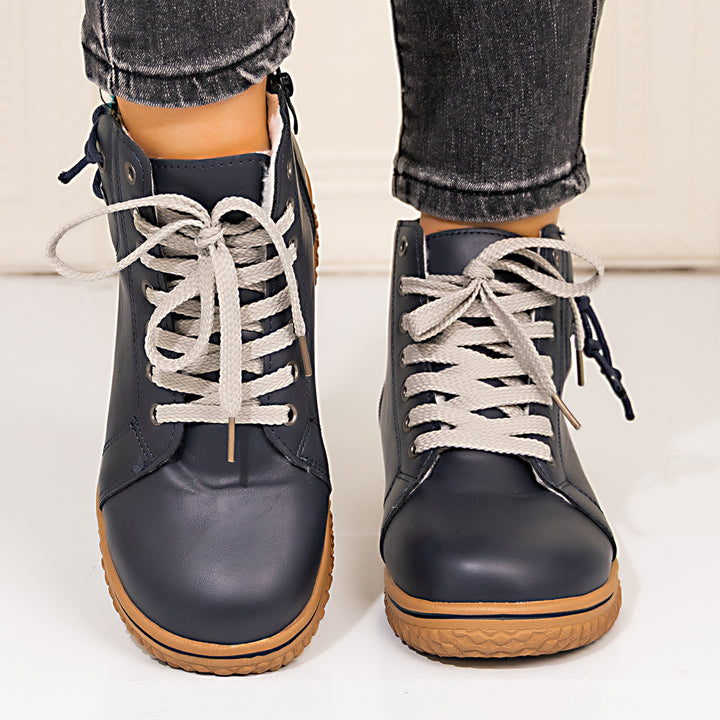 Women's padded lace-up ankle boots with side zipper and patterned rubber sole Mune Fashion