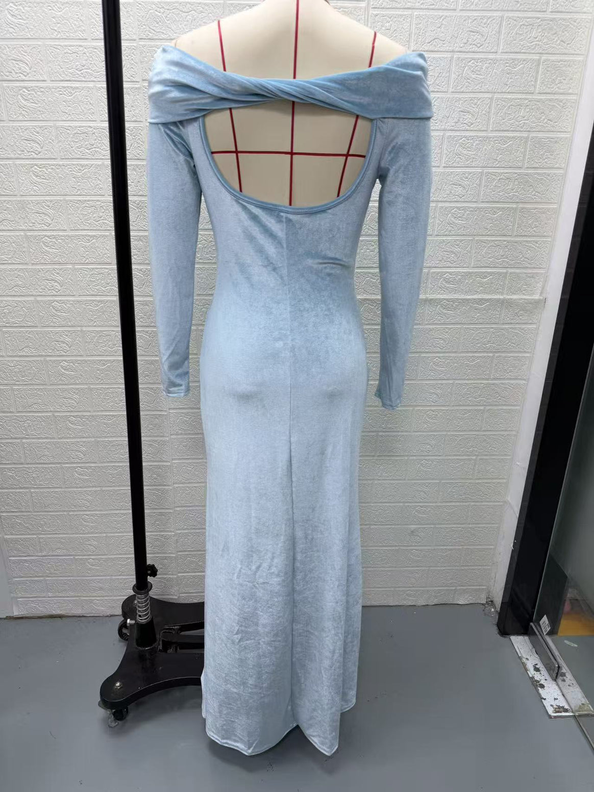 Women Long Velvet Evening Dress with Off-Shoulder Neckline and Deep Back Cutout Mune Fashion