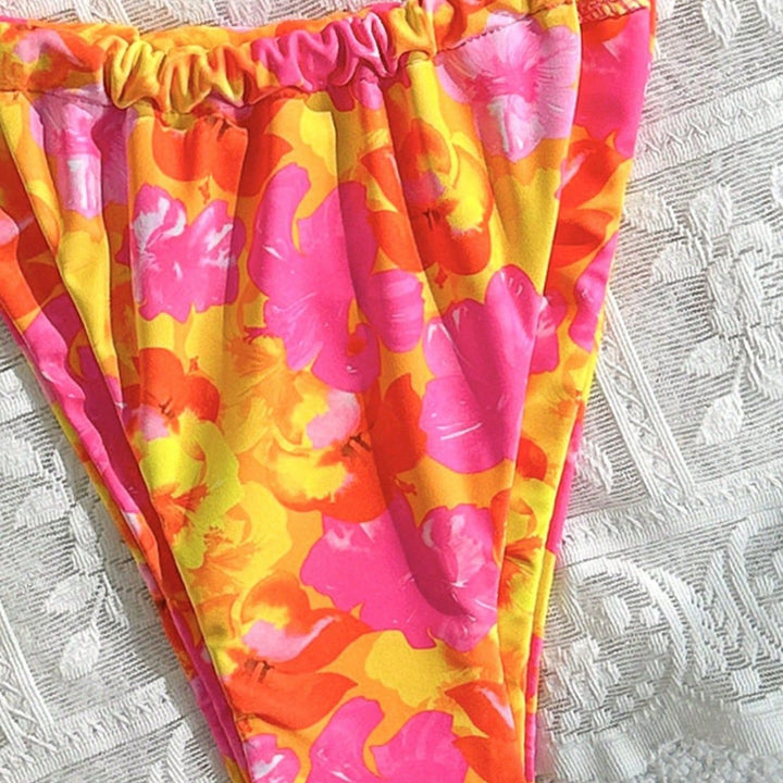 Ladies floral pattern triangle bikini with adjustable straps Mune Fashion