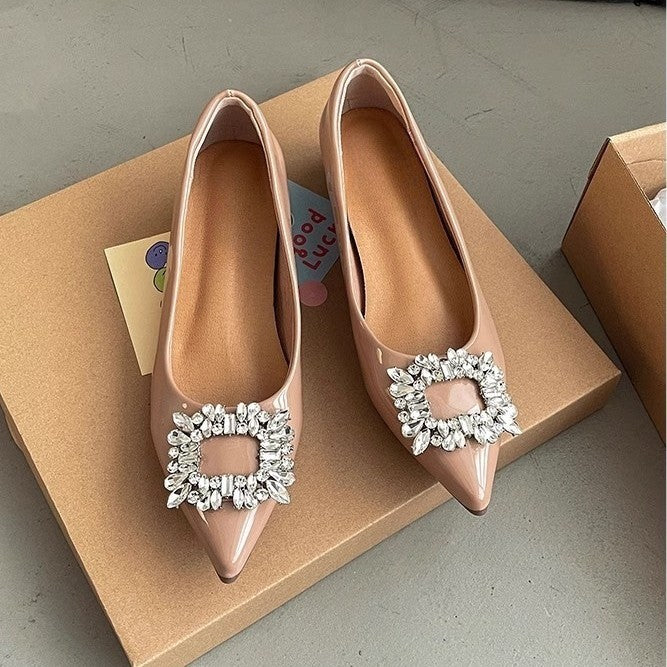 Women's pointed toe patent ballerinas with sparkling crystal decorative brooch Mune Fashion