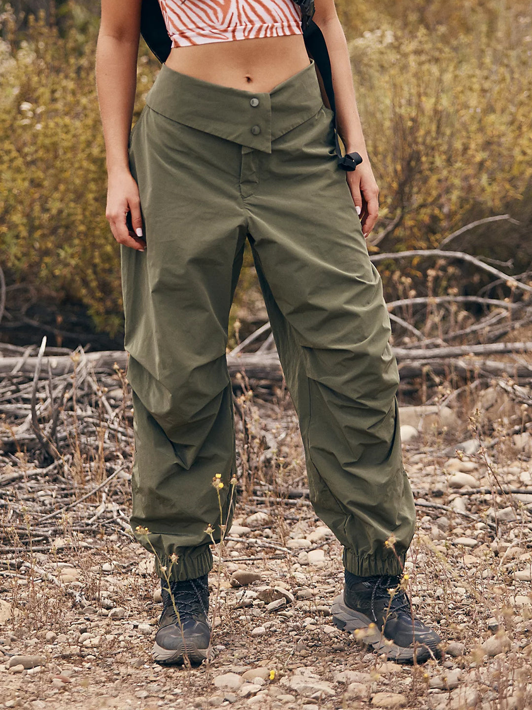 Women's outdoor cargo pants with V-shaped waistband, button closure, and elastic ankle cuffs Mune Fashion
