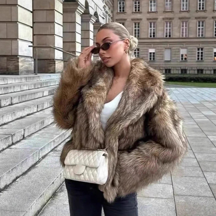 Women's short-cut voluminous faux fur jacket with oversized shawl collar Mune Fashion