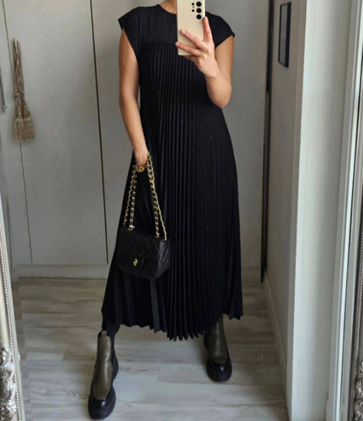 Women's flowing pleated maxi dress with dropped shoulders and side pockets Mune Fashion