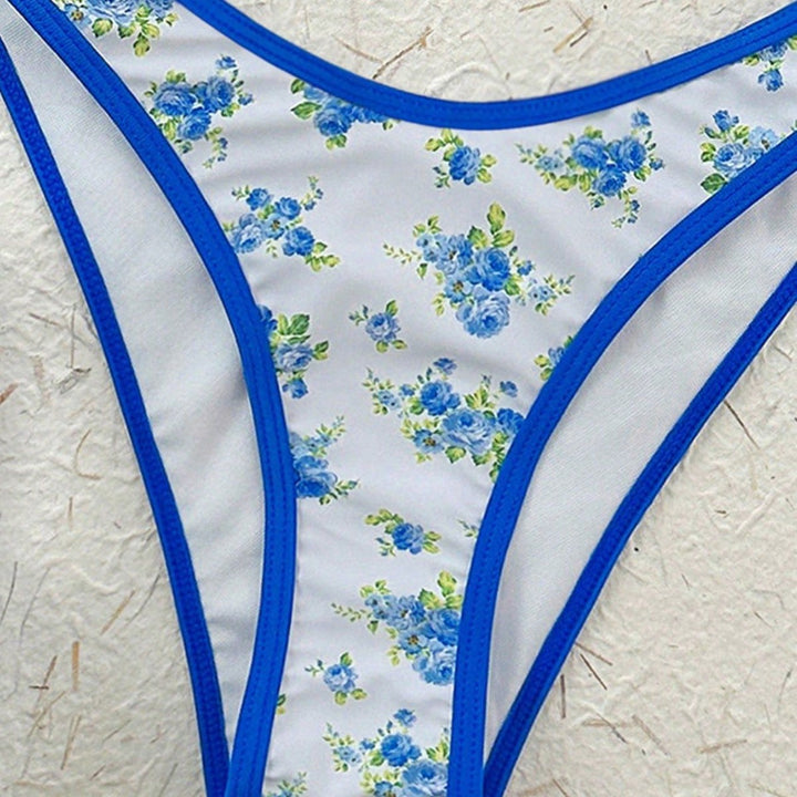 Women's triangle bikini with playful floral pattern and adjustable straps Mune Fashion