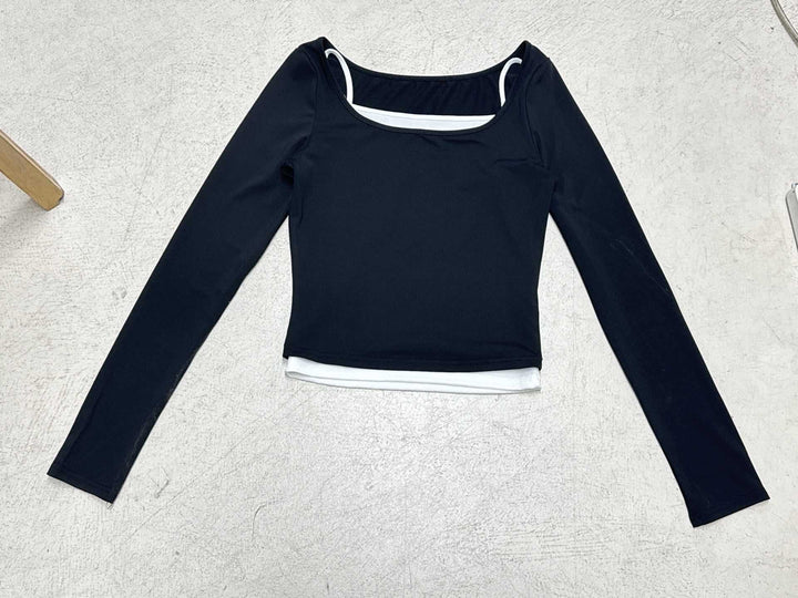 Women tailored longsleeve cropped top with square neckline and double spaghetti straps Mune Fashion