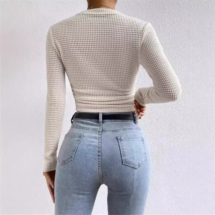Women’s tailored short-cut waffle knit shirt with round neck and figure-hugging fit Mune Fashion