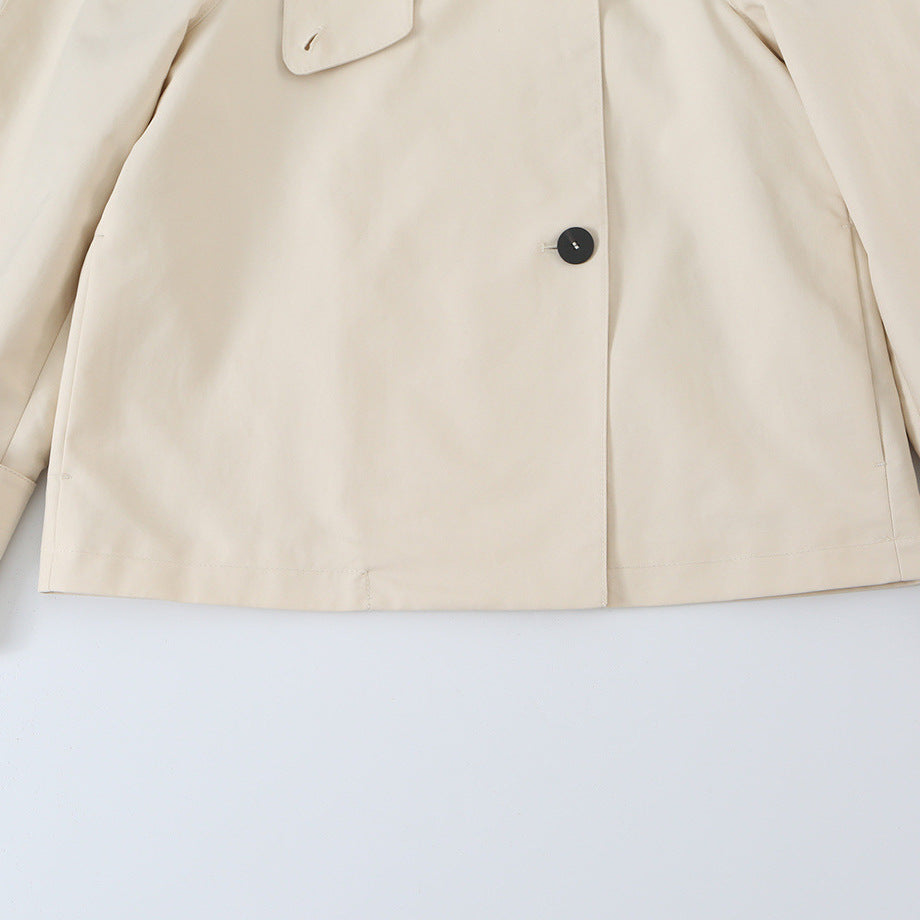 Ladies short jacket in boxy cut with concealed button placket and shirt collar Mune Fashion