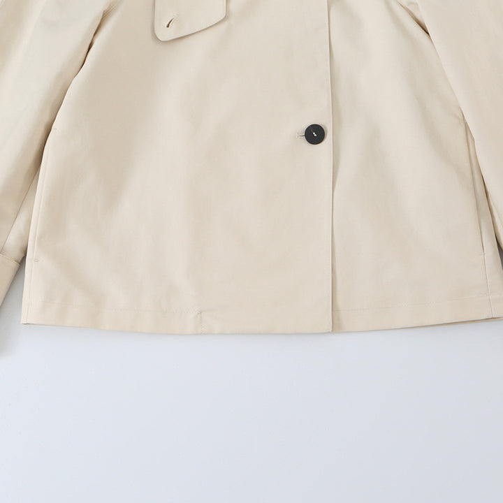 Ladies short jacket in boxy cut with concealed button placket and shirt collar Mune Fashion