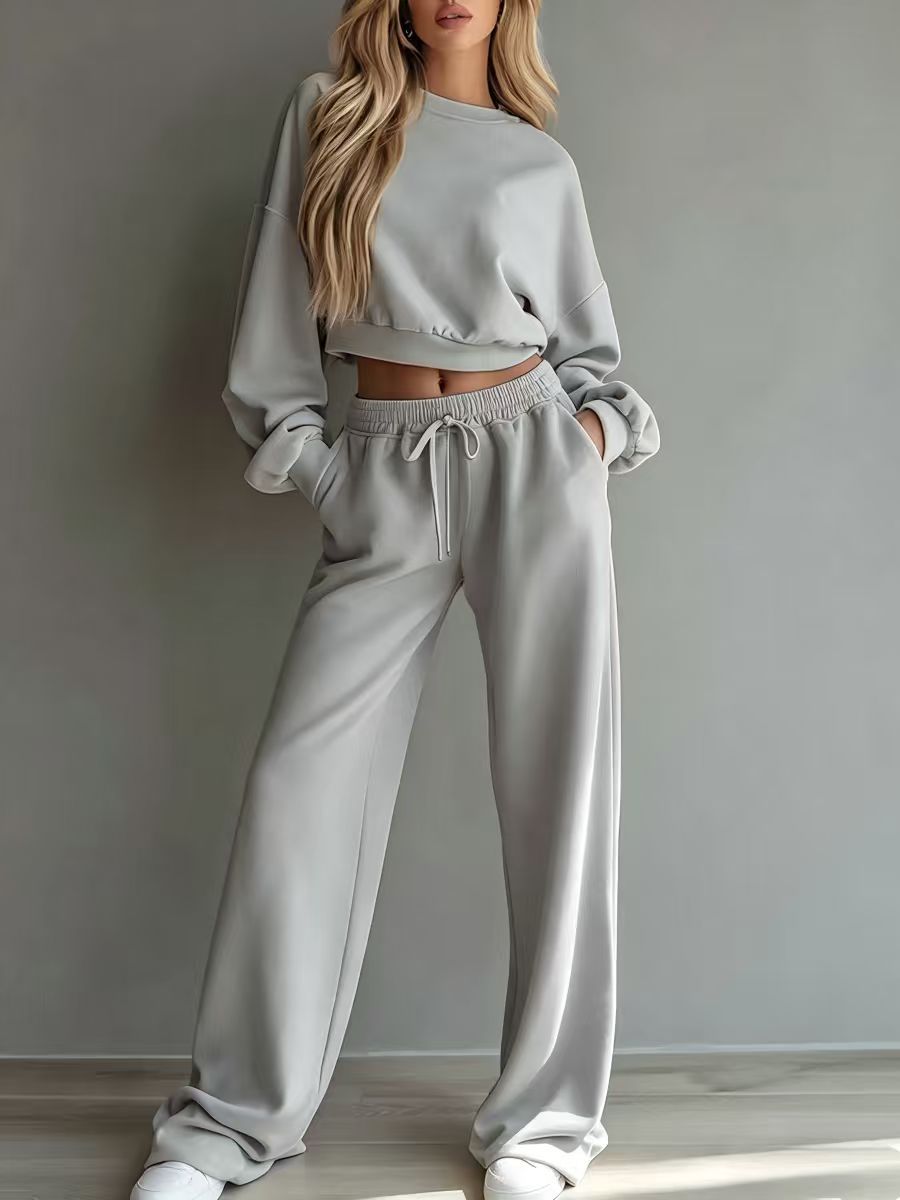 Women's Soft Lounge Set with Short Sweatshirt and Loose Jogging Pants Mune Fashion