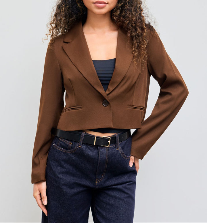 Women's cropped blazer with notch lapel and single-button closure Drune