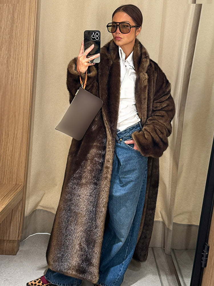 Women's Luxurious Faux Fur Coat with Elegant Cut Mune