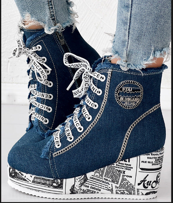 Women's denim wedge ankle boots with platform sole in newspaper print, fringed finish and side zipper Mune Fashion