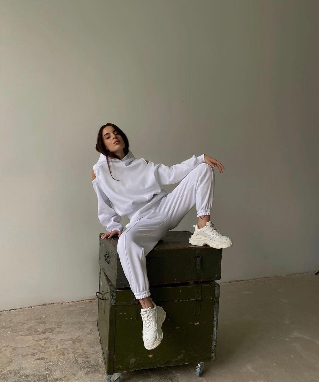 Women's Casual Two-Piece Loungewear Set with Shoulder Cutouts and Stand Collar Mune Fashion