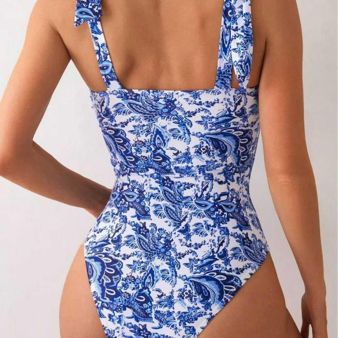 Women's One-Piece Swimsuit with Adjustable Straps and Floral Design Mune Fashion