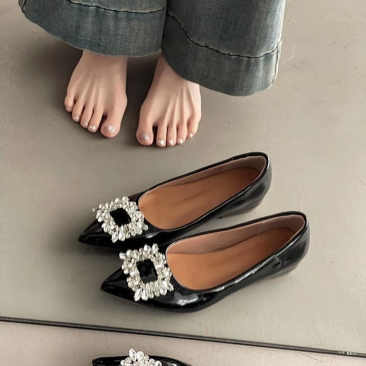 Women's pointed toe patent ballerinas with sparkling crystal decorative brooch Mune Fashion