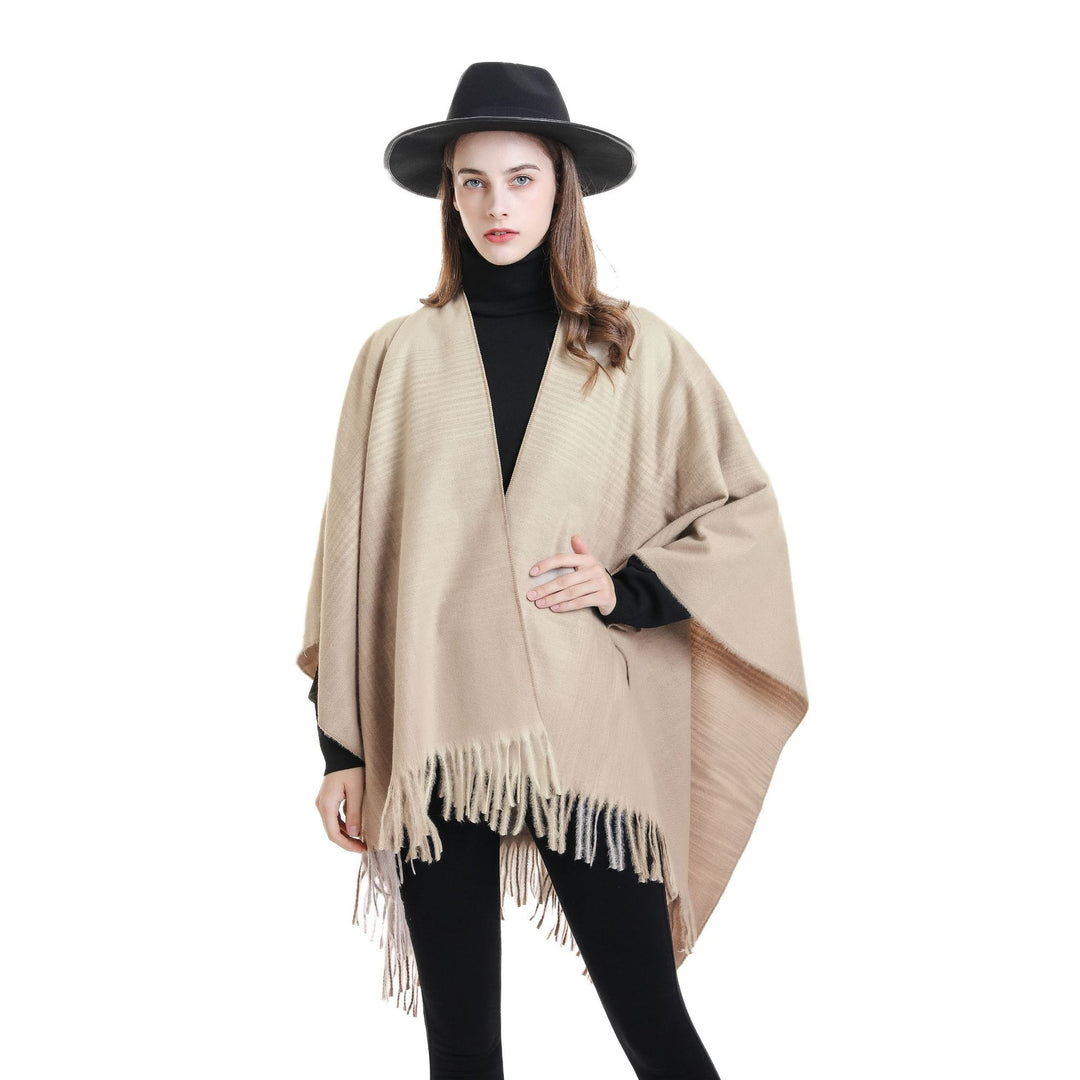 Women's Fringe Cape made of wool blend with open fall and reversible jacquard Mune Fashion