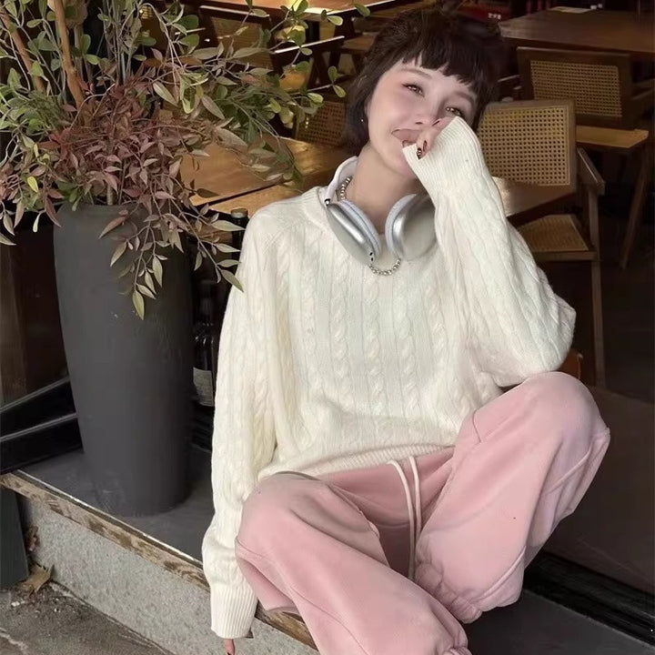 Women's cable knit pullover made of cotton blend with a casual oversized silhouette
