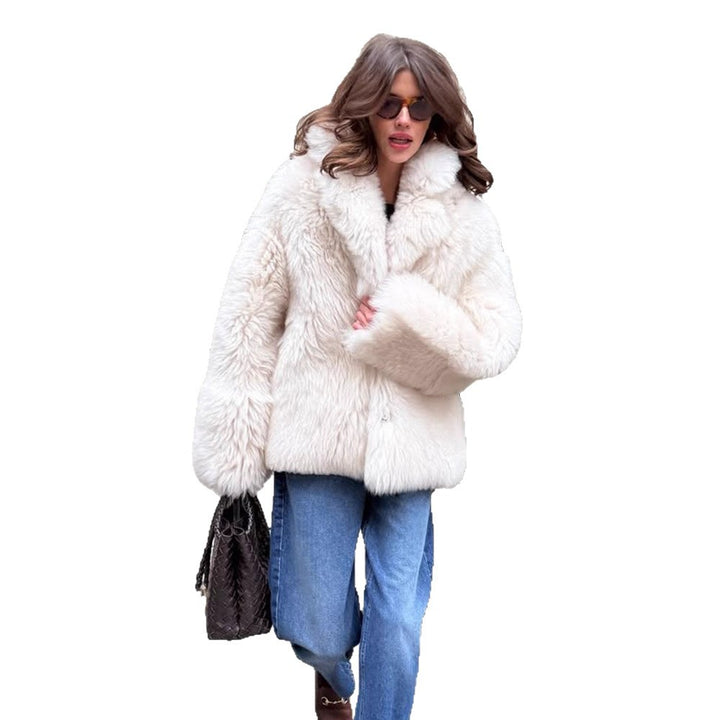 Women's short coat made of voluminous faux fur with a rounded shawl collar and boxy silhouette Mune Fashion