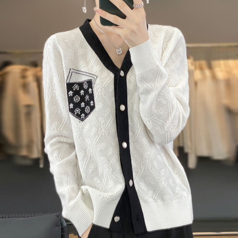 Women's Short-Cut V-Neck Cardigan with Pearlescent Buttons and Contrasted Breast Pocket Mune Fashion
