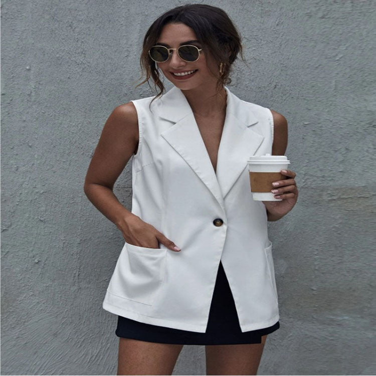 Women's sleeveless long blazer vest in tailoring with single-button closure and patch pockets Mune Fashion