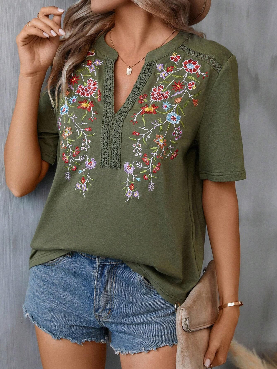 Women embroidered Boho tunic with deep neckline and lace trim Mune Fashion
