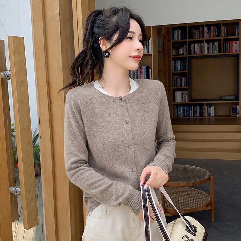Women's Short-Cut Fine Knit Cardigan with Round Neckline and Boxy Fit Mune Fashion